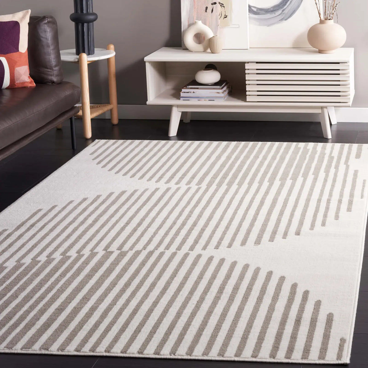 Safavieh Pyramid 4'-5" x 6'-5" Rug in Ivory / Grey