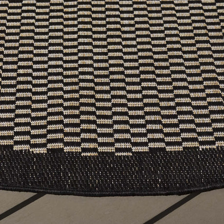 Safavieh Beach House 6'-7" x 6'-7" Rug in Black / Beige