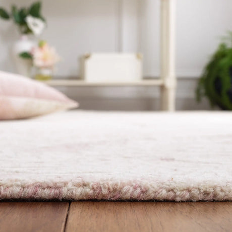 Safavieh Metro 4'-0" x 6'-0" Rug in Pink / Ivory