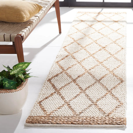Safavieh Natura 2'-3" x 8'-0" Rug in Ivory / Natural