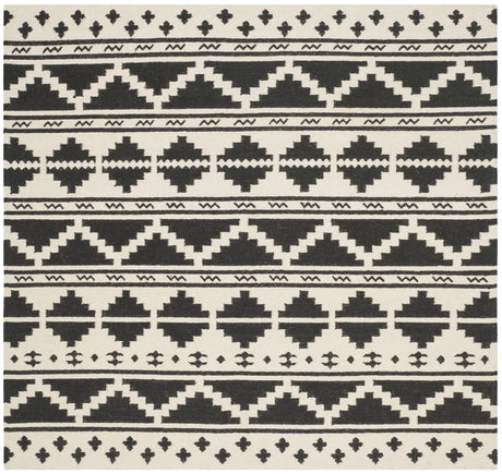 Safavieh Dhurries 6'-0" x 6'-0" Rug in Black / Ivory