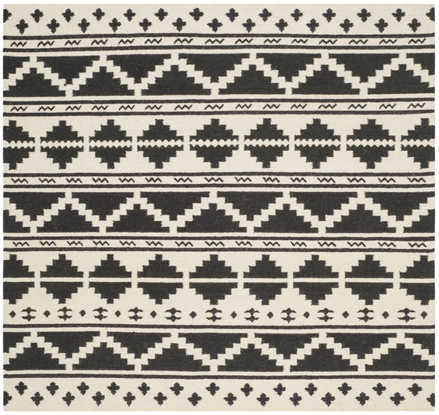 Safavieh Dhurries 6'-0" x 6'-0" Rug in Black / Ivory