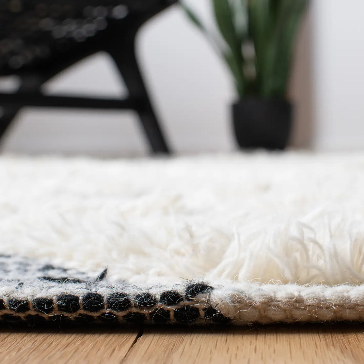 Safavieh Natura 4'-0" x 6'-0" Rug in Ivory / Black