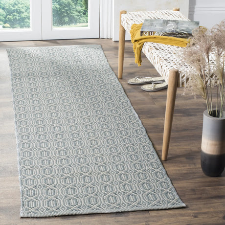Safavieh Montauk 2'-3" x 8'-0" Rug in Ivory / Blue