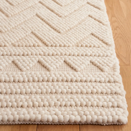 Safavieh Natura 4'-0" x 6'-0" Rug in Beige