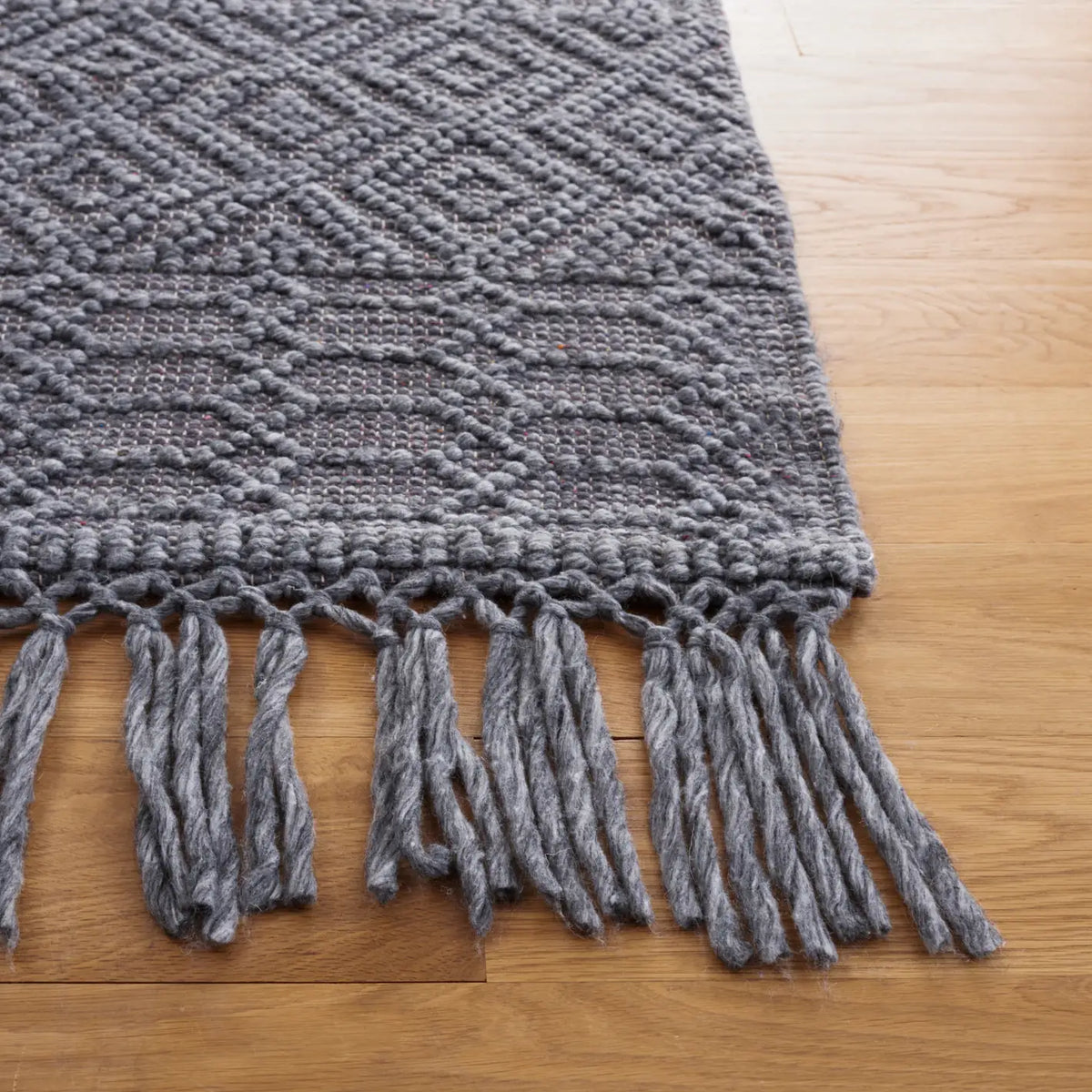 Safavieh Casablanca 4'-0" x 6'-0" Rug in Dark Grey