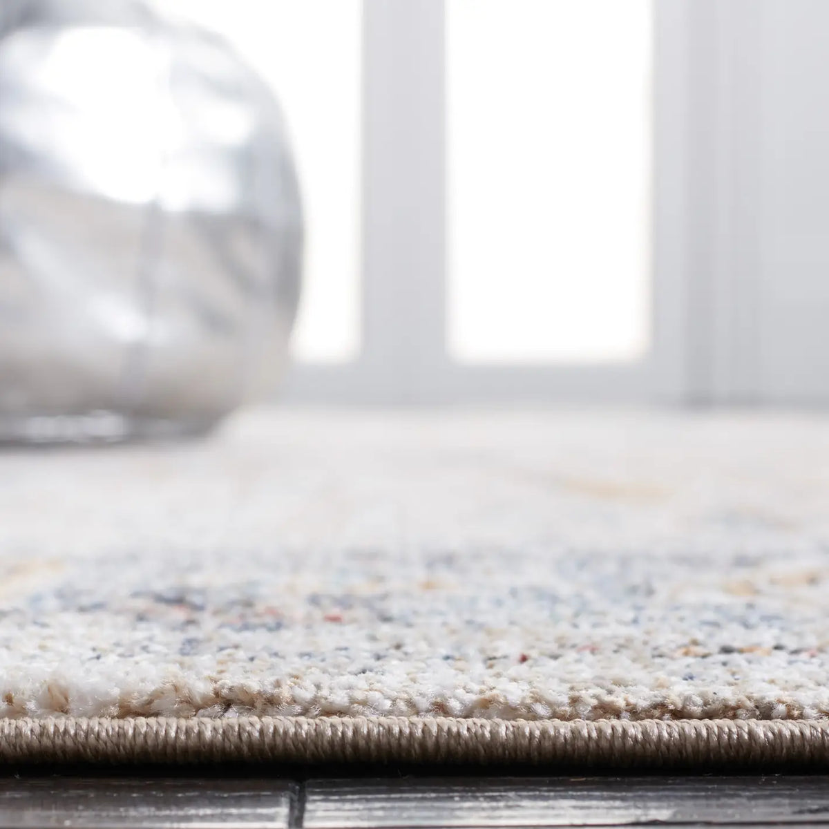 Safavieh Jasmine 4'-5" x 6'-5" Rug in Ivory / Blue