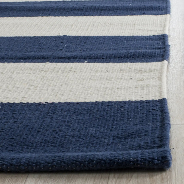 Safavieh Montauk 2'-3" x 8'-0" Rug in Navy / Ivory