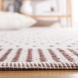 Safavieh Montauk 4'-0" x 6'-0" Rug in Brown / Ivory