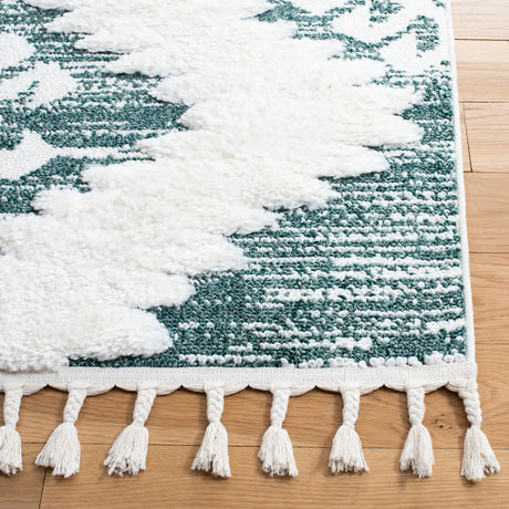 Safavieh Moroccan Tassel Shag 4'-0" x 6'-0" Rug in Green / Ivory