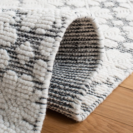 Safavieh Martha Stewart 4'-0" x 6'-0" Rug in Ivory / Black