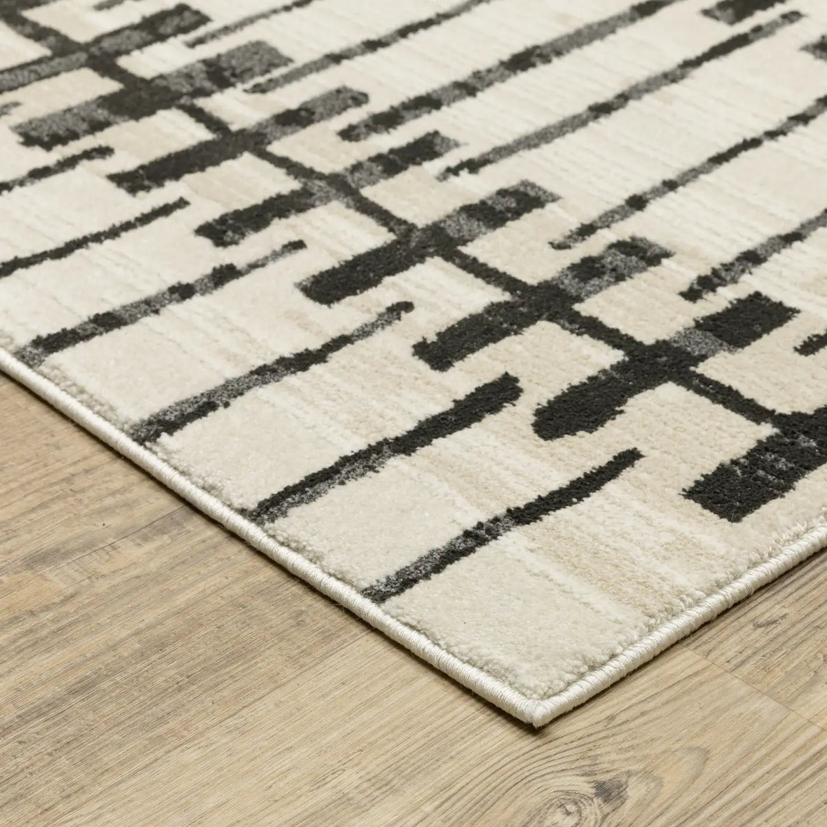 Oriental Weavers Sphinx Raylan Ray11 Ivory/ Black Rug - corner detail