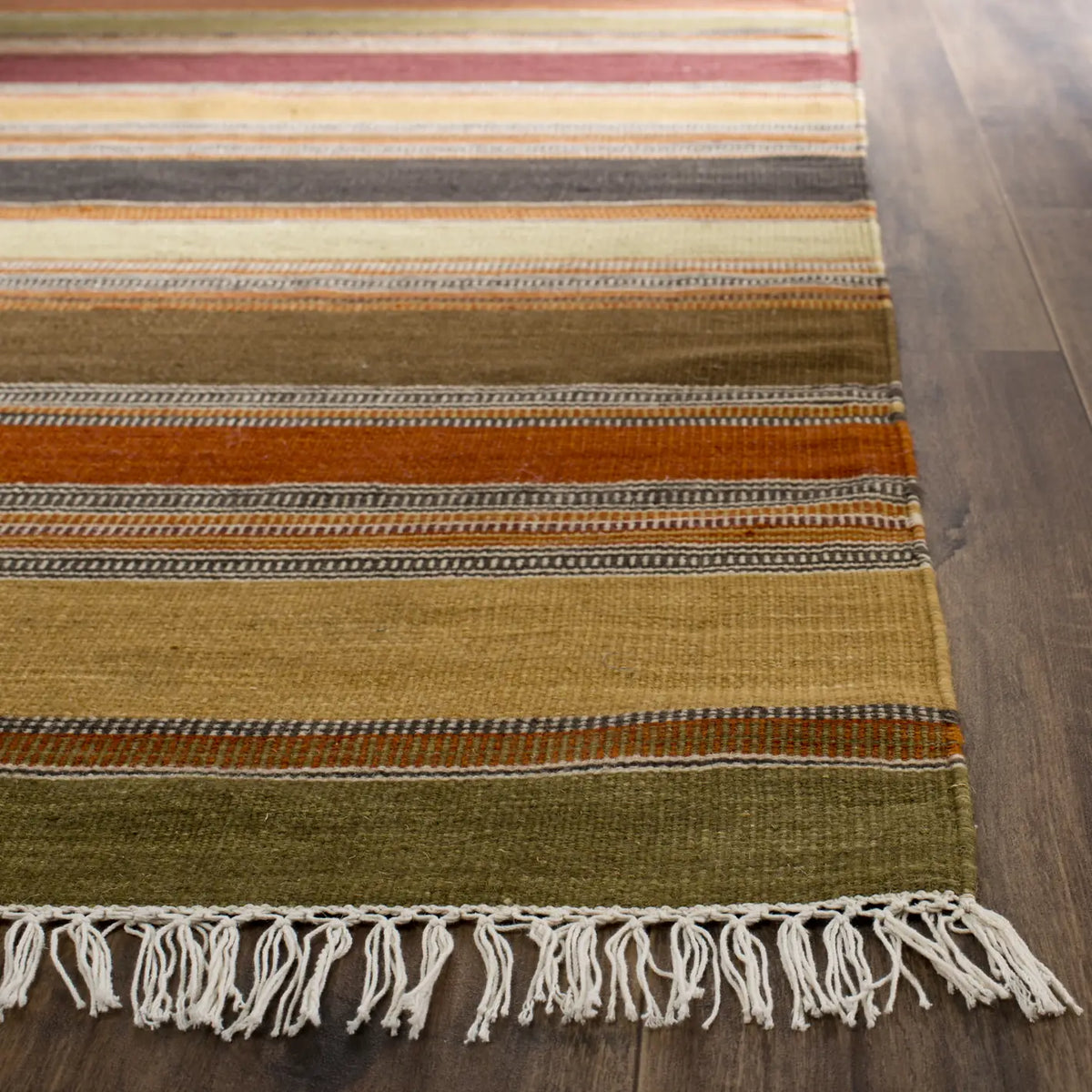 Safavieh Striped Kilim 4'-0" x 6'-0" Rug in Gold