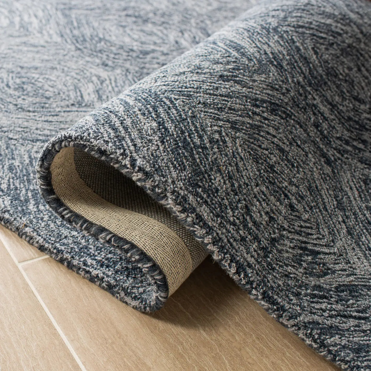 Safavieh Micro-Loop 5'-0" x 8'-0" Rug in Grey / Ivory