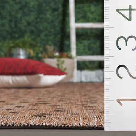 Safavieh Courtyard 5'-3" x 7'-7" Rug in Natural / Gold