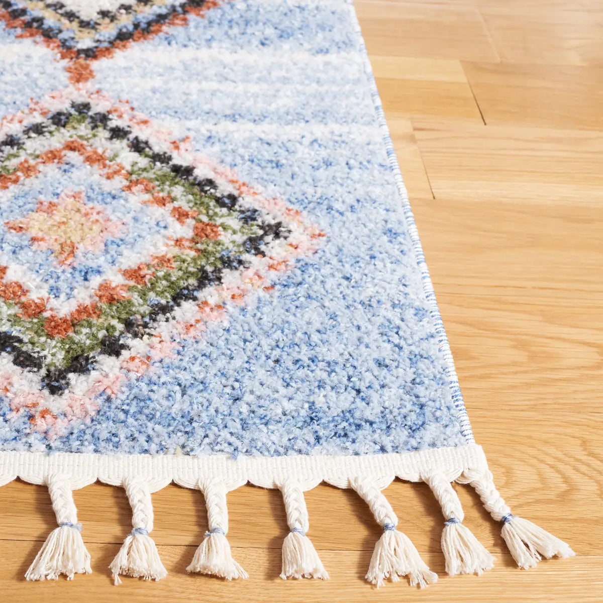 Safavieh Chapel 4'-0" x 6'-0" Rug in Blue / Beige