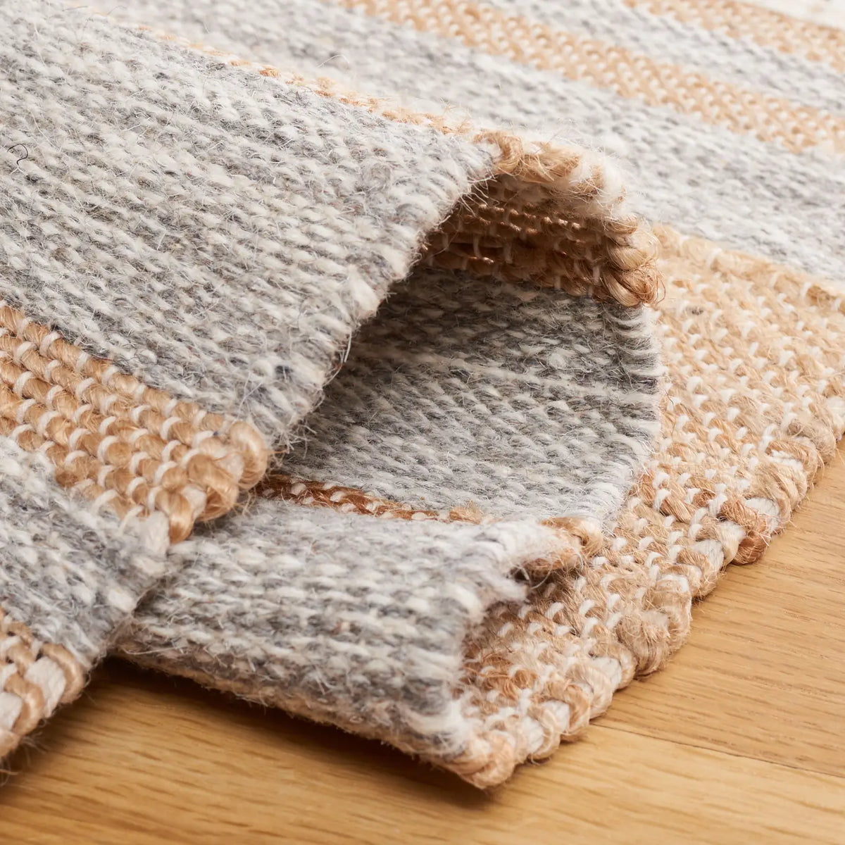 Safavieh Kilim 4'-0" x 6'-0" Rug in Natural / Grey