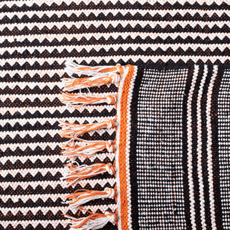 Safavieh Montauk 5'-0" x 8'-0" Rug in Orange / Multi
