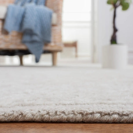 Safavieh Martha Stewart 4'-0" x 6'-0" Rug in Light Grey / Taupe