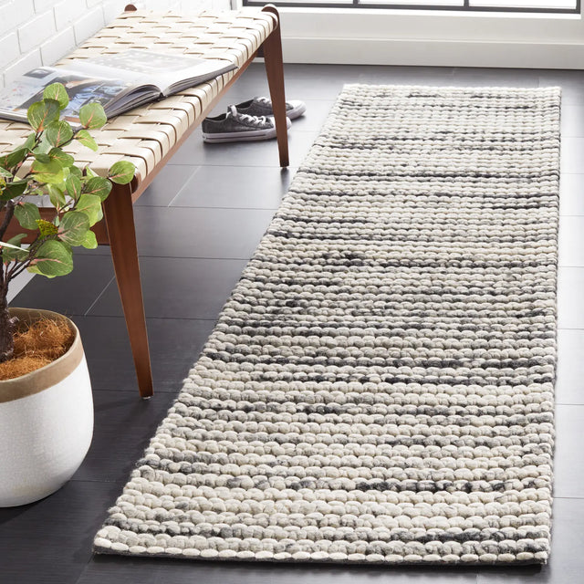 Safavieh Marbella 2'-3" x 8'-0" Rug in Black / Ivory