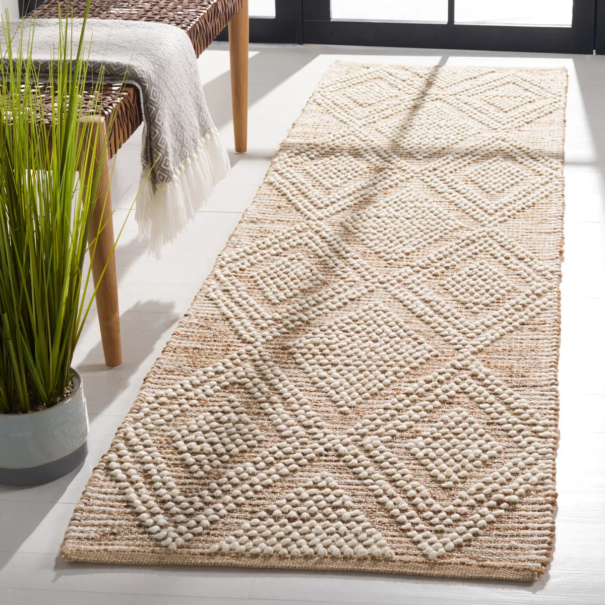 Safavieh Natura 2'-3" x 8'-0" Rug in Natural / Ivory