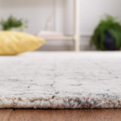 Safavieh Metro 4'-0" x 6'-0" Rug in Grey / Ivory