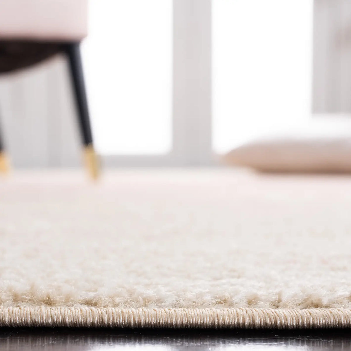Safavieh Adirondack 4'-0" x 6'-0" Rug in Pink / Ivory