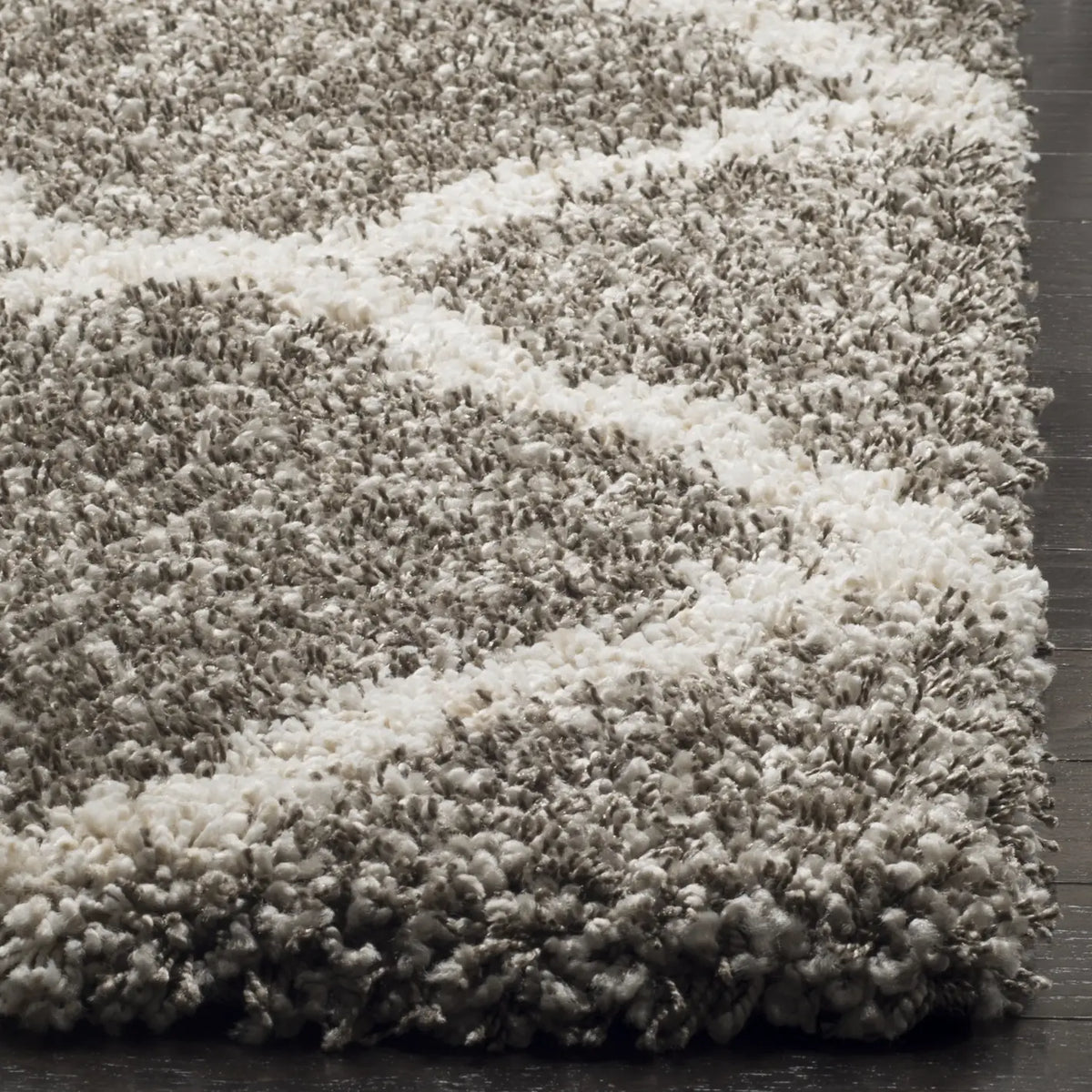 Safavieh Hudson Shag 4'-0" x 6'-0" Rug in Grey / Ivory