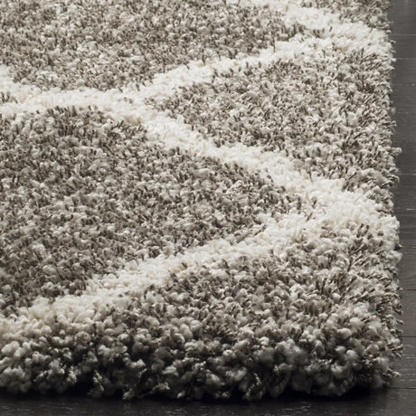 Safavieh Hudson Shag 4'-0" x 6'-0" Rug in Grey / Ivory