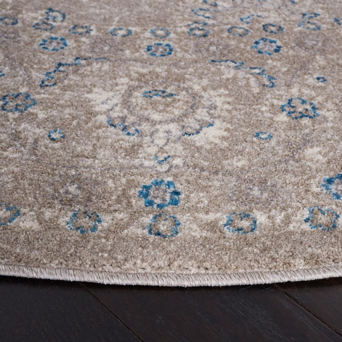 Safavieh Sofia 6'-7" x 6'-7" Rug in Tan / Blue