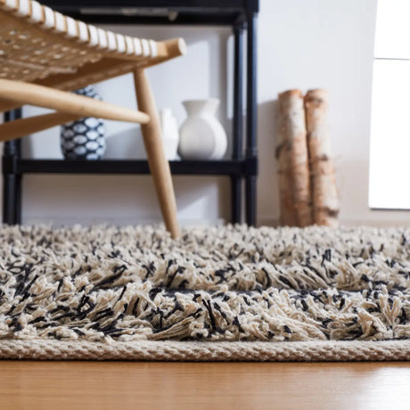 Safavieh Natura 3'-0" x 5'-0" Rug in Black / Ivory