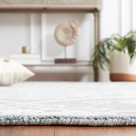 Safavieh Micro-Loop 4'-0" x 6'-0" Rug in Grey / Ivory