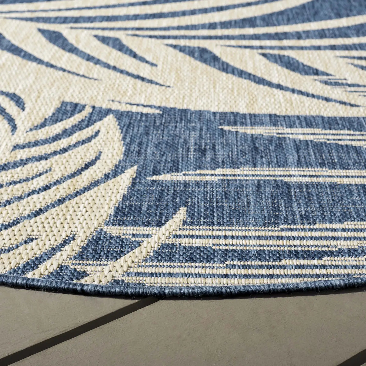 Safavieh Beach House 6'-7" x 6'-7" Rug in Blue / Ivory
