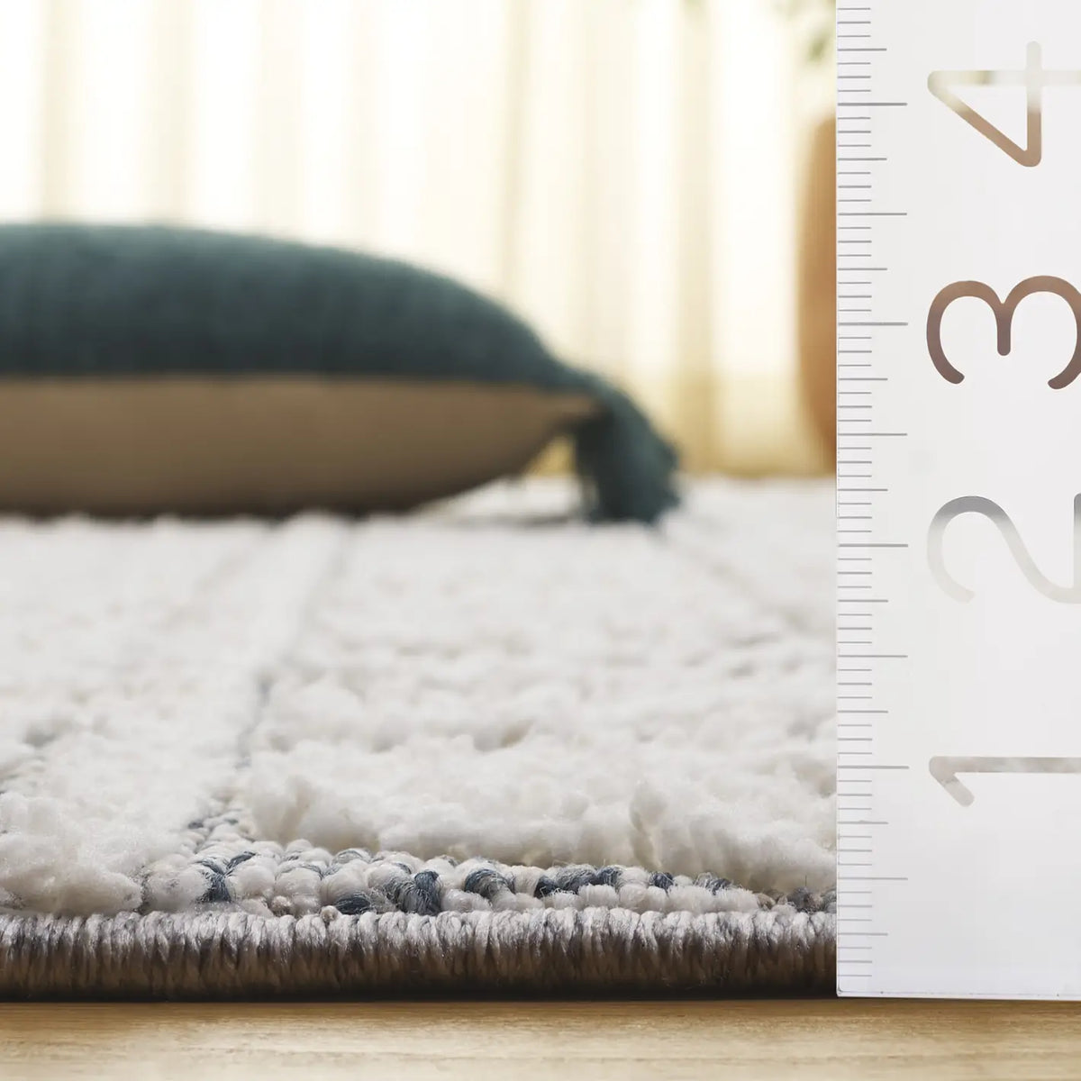 Safavieh Trends 4'-0" x 6'-0" Rug in Grey / Ivory