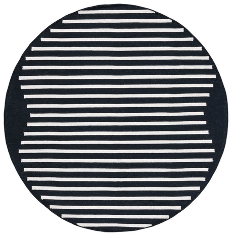 Safavieh Montauk 6'-0" x 6'-0" Rug in Black / Ivory
