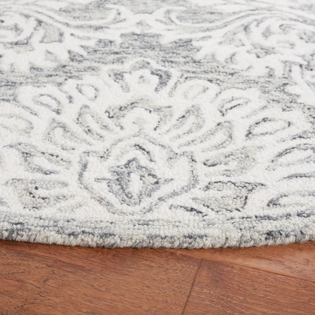Safavieh Blossom 6'-0" x 6'-0" Rug in Grey / Ivory