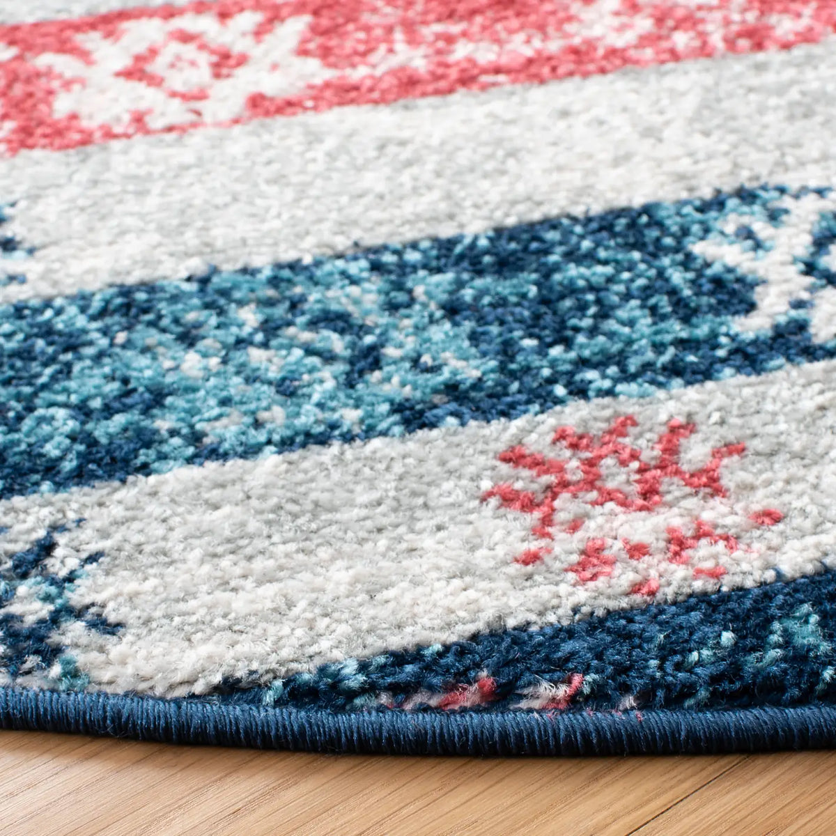 Safavieh Madison 700 6'-7" x 6'-7" Rug in Navy / Ivory