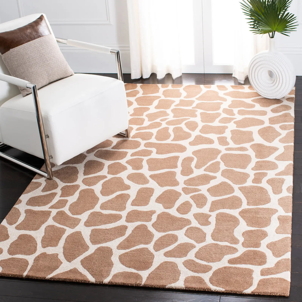 Safavieh Soho 3'-6" x 5'-6" Rug in Beige / Brown