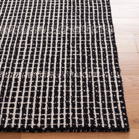 Safavieh Abstract 4'-0" x 6'-0" Rug in Black / Ivory