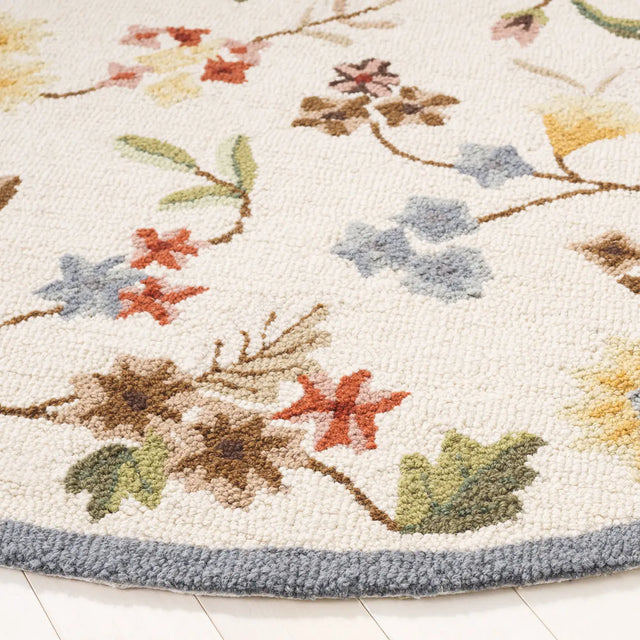 Safavieh Chelsea 5'-6" x 5'-6" Rug in Ivory / Green