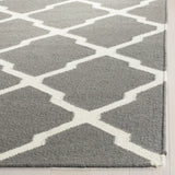 Safavieh Dhurries 4'-0" x 6'-0" Rug in Grey / Ivory