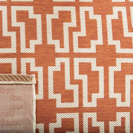 Safavieh Courtyard 5'-3" x 7'-7" Rug in Terracotta / Beige