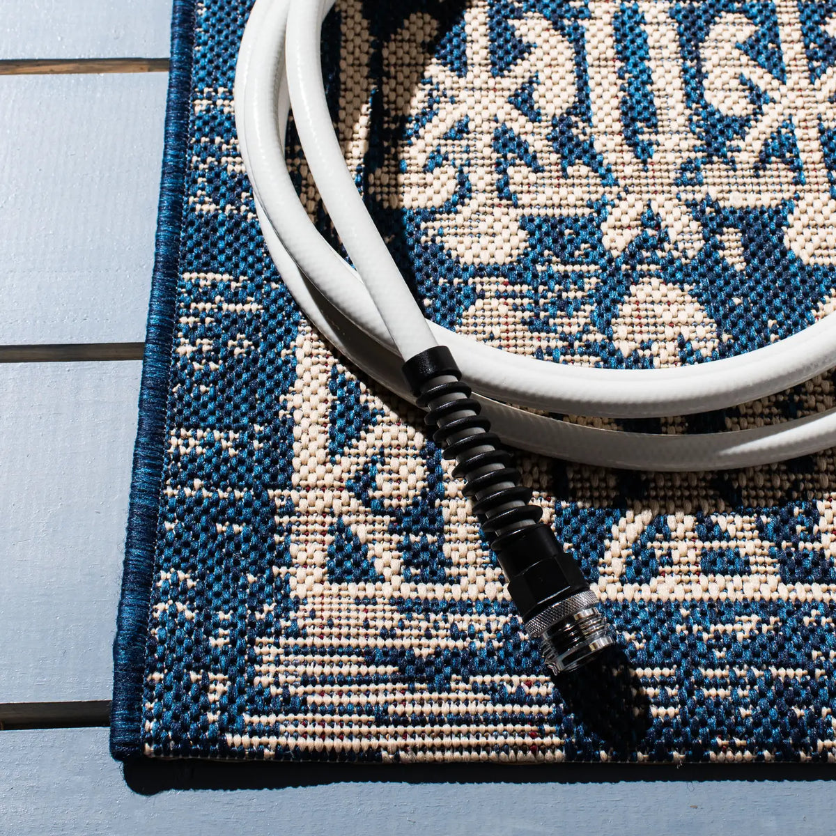 Safavieh Courtyard 6'-7" x 9'-6" Rug in Beige / Navy