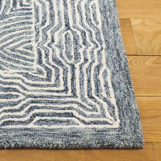 Safavieh Micro-Loop 4'-0" x 6'-0" Rug in Navy / Ivory
