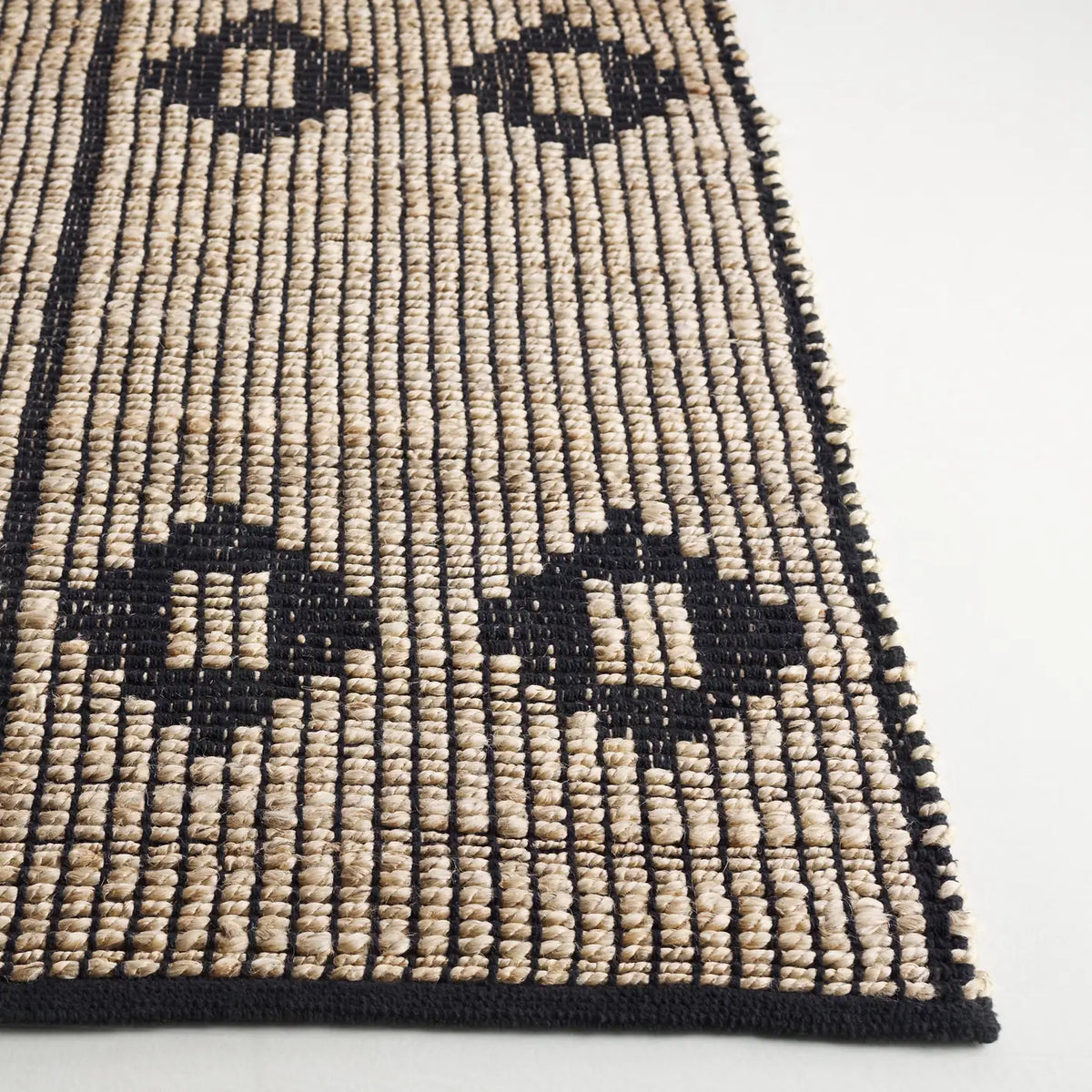 Safavieh Natural Fiber 4'-0" x 6'-0" Rug in Natural / Black