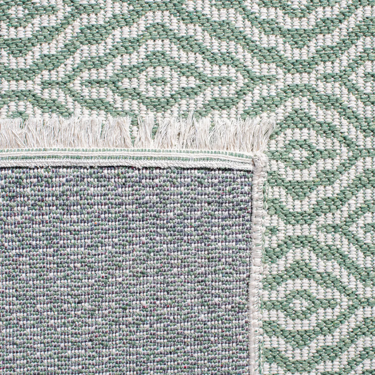 Safavieh Augustine 4'-5" x 6'-5" Rug in Green / Ivory