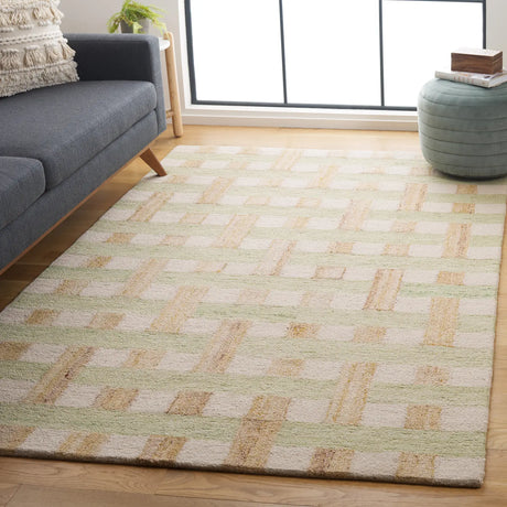 Safavieh Genre 4'-0" x 6'-0" Rug in Green / Ivory