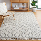 Safavieh Marbella 4'-0" x 6'-0" Rug in Ivory / Black