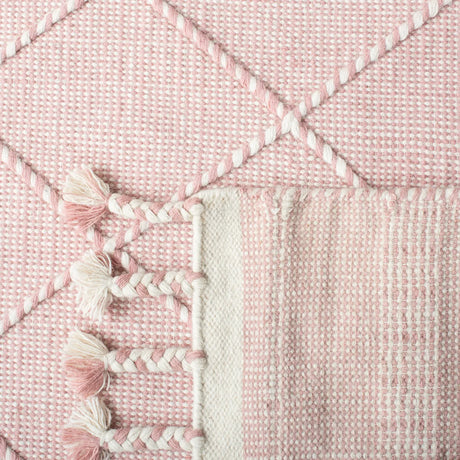 Safavieh Casablanca 4'-0" x 6'-0" Rug in Pink / Ivory