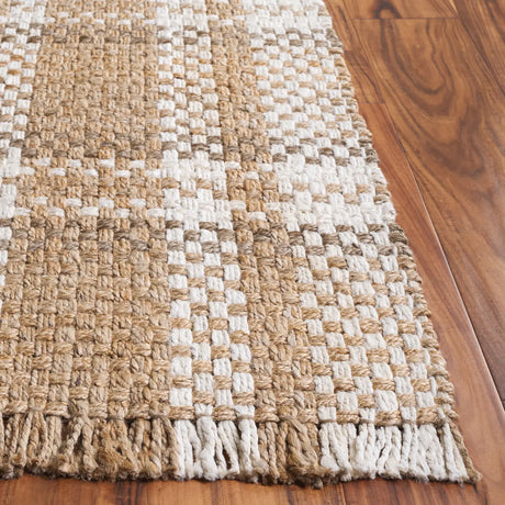 Safavieh Natural Fiber 4'-0" x 6'-0" Rug in Natural / Bleach